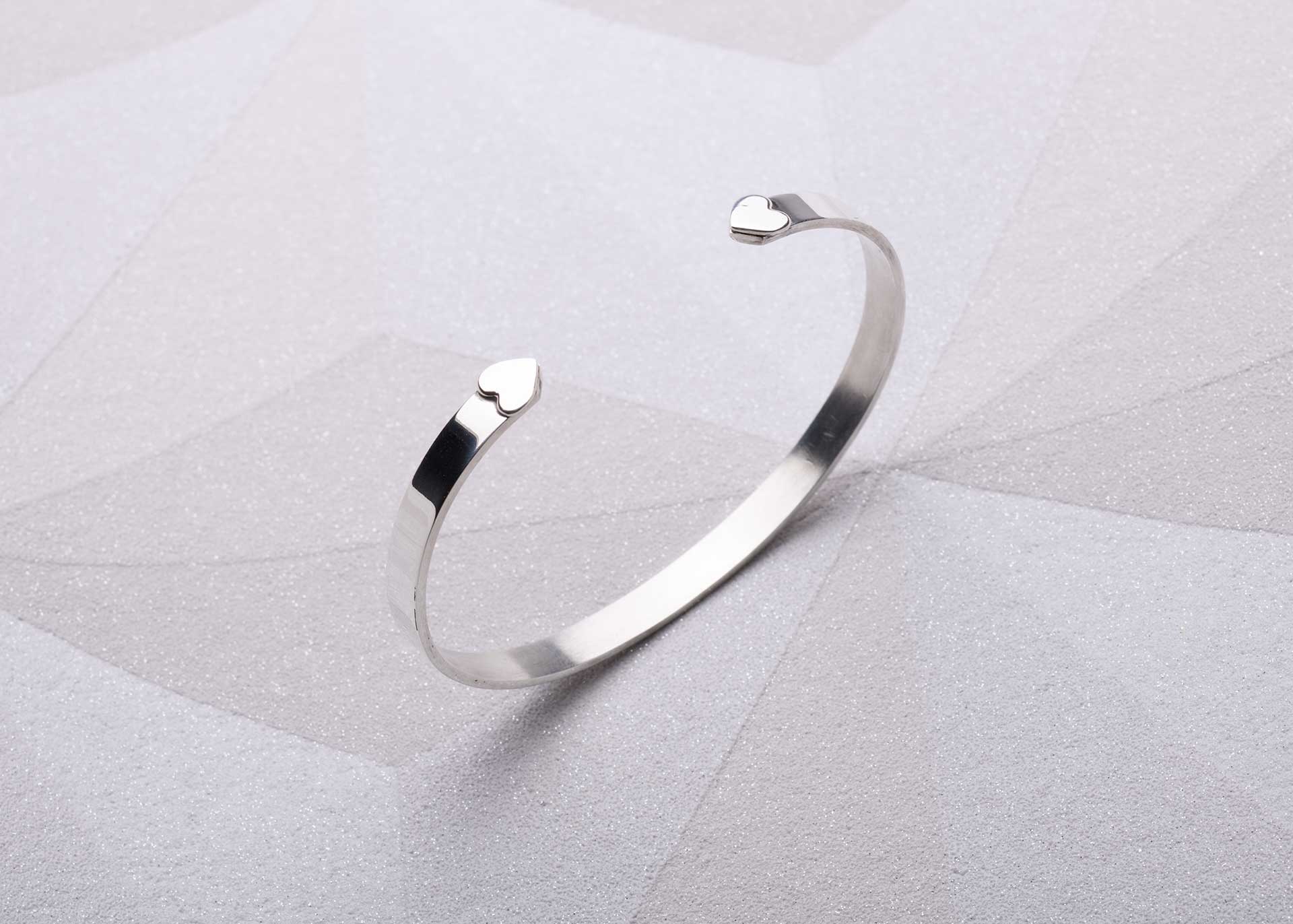 Bransoletka sztywna ze srebra - serduszka Bransoletka sztywna ze srebra - serduszka