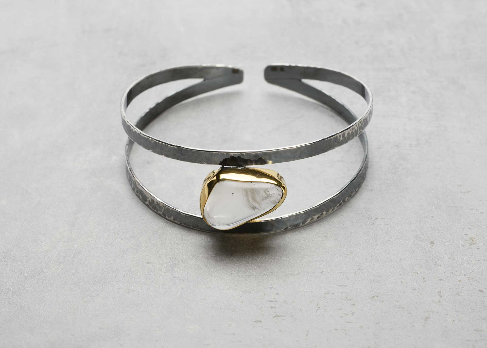 Bransoletka sztywna z kwarcem górskim Bransoletka sztywna z kwarcem górskim